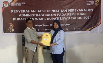 Penyerahan hasil penelitian persyaratan adminsitrasi Bacalon Bupati dan Wakil Bupati